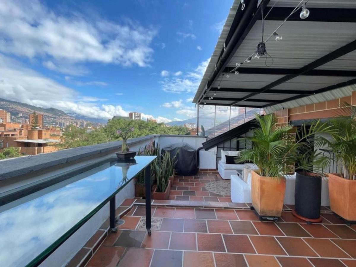 Сasa de vacaciones 3 Story Penthouse With 2 Parking Spaces In Laureles Medellín