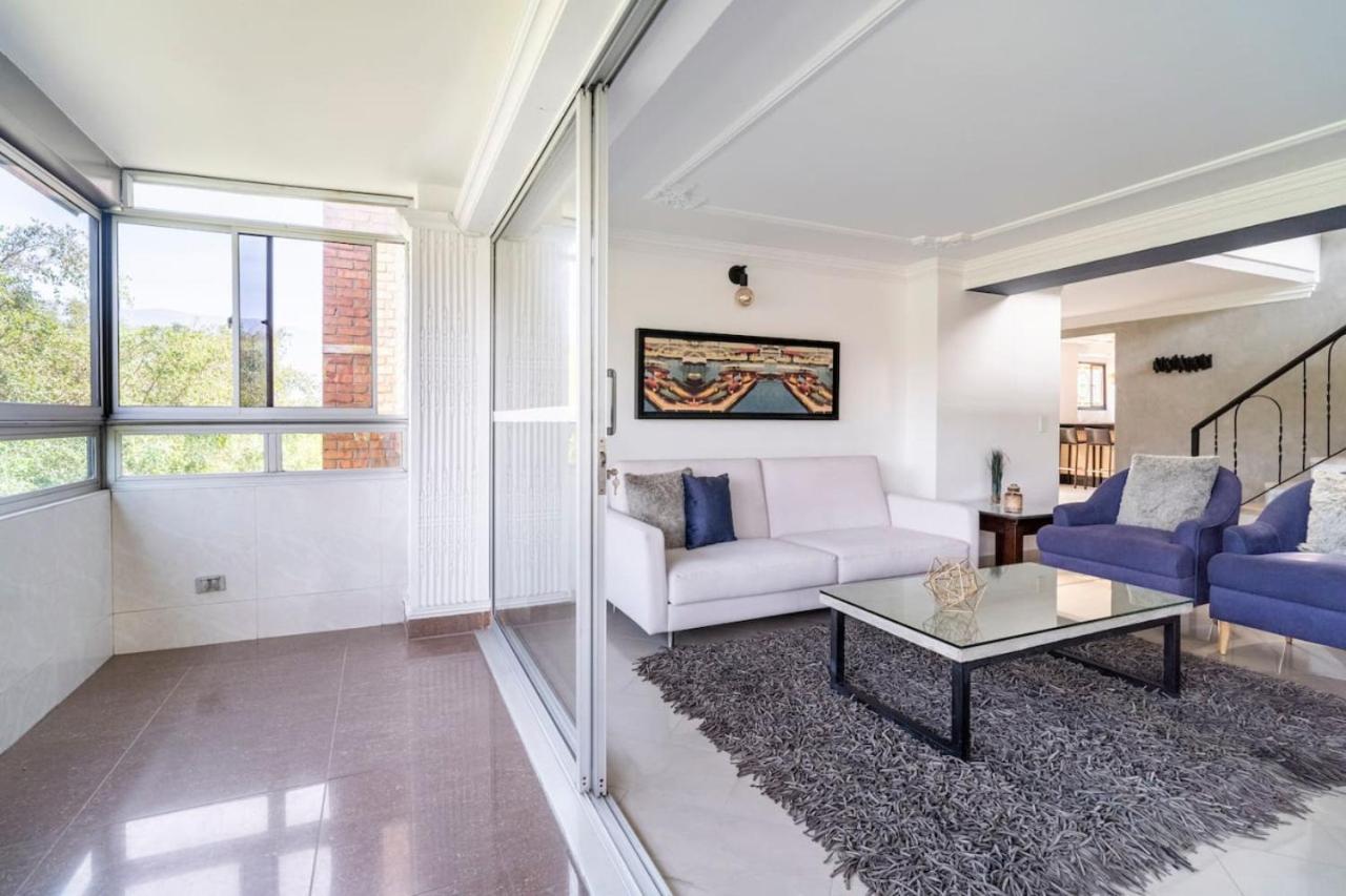 3 Story Penthouse With 2 Parking Spaces In Laureles Medellín