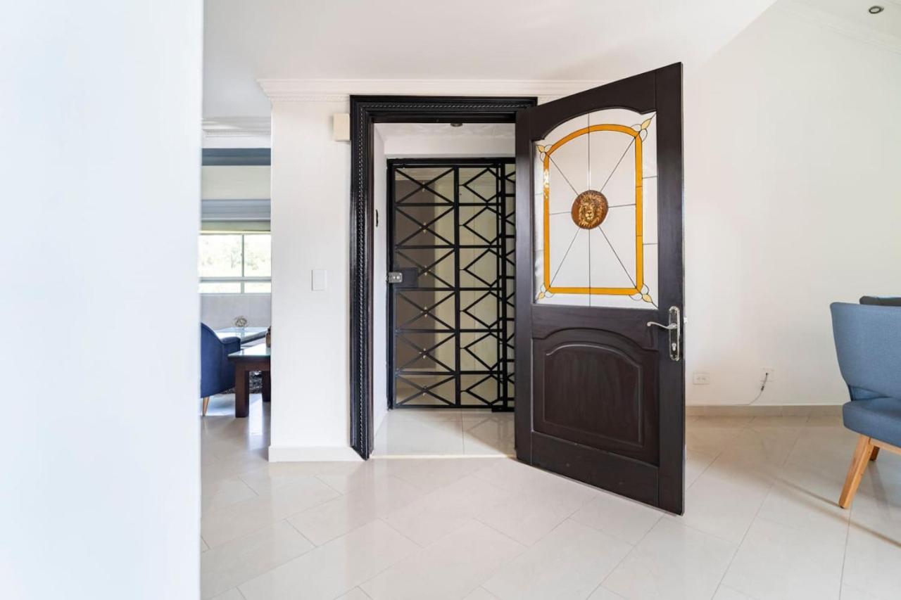 3 Story Penthouse With 2 Parking Spaces In Laureles