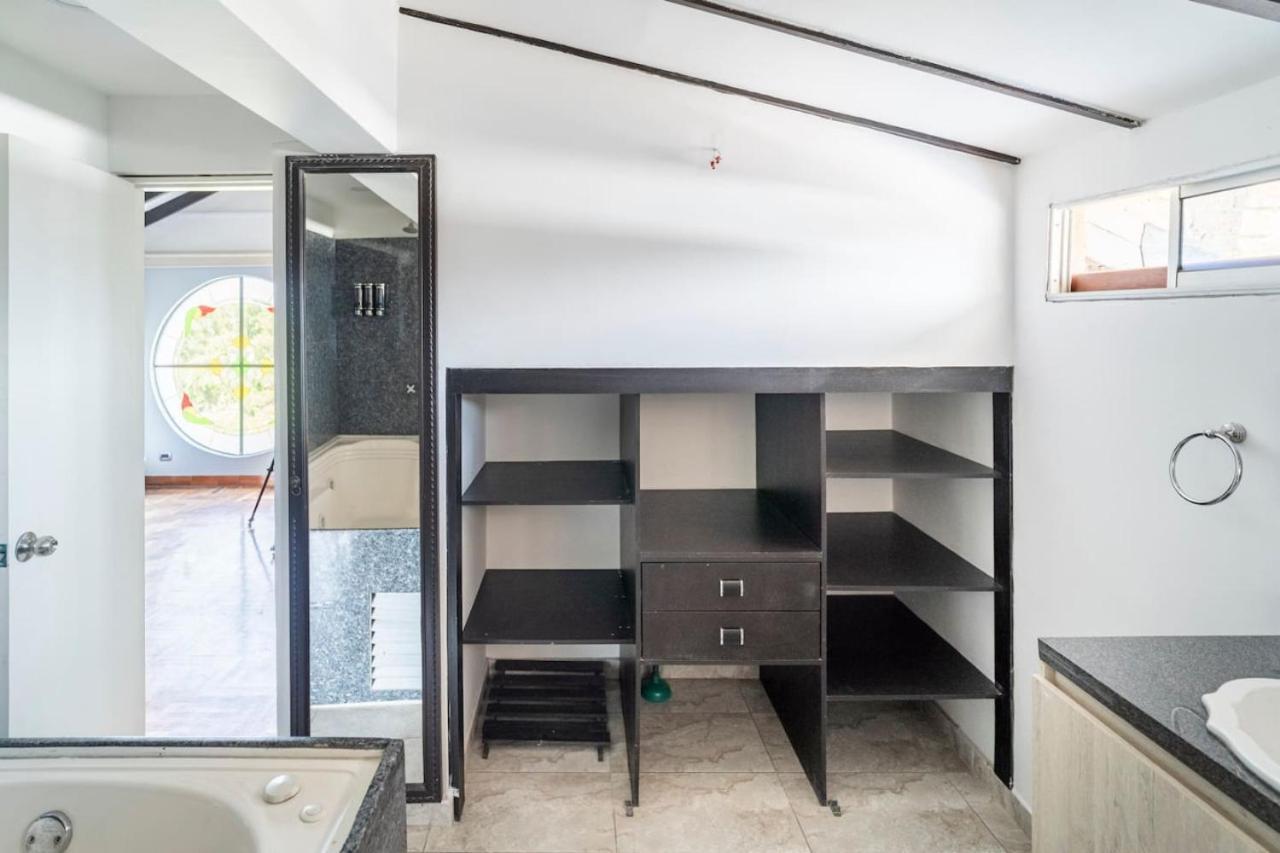 3 Story Penthouse With 2 Parking Spaces In Laureles Medellín