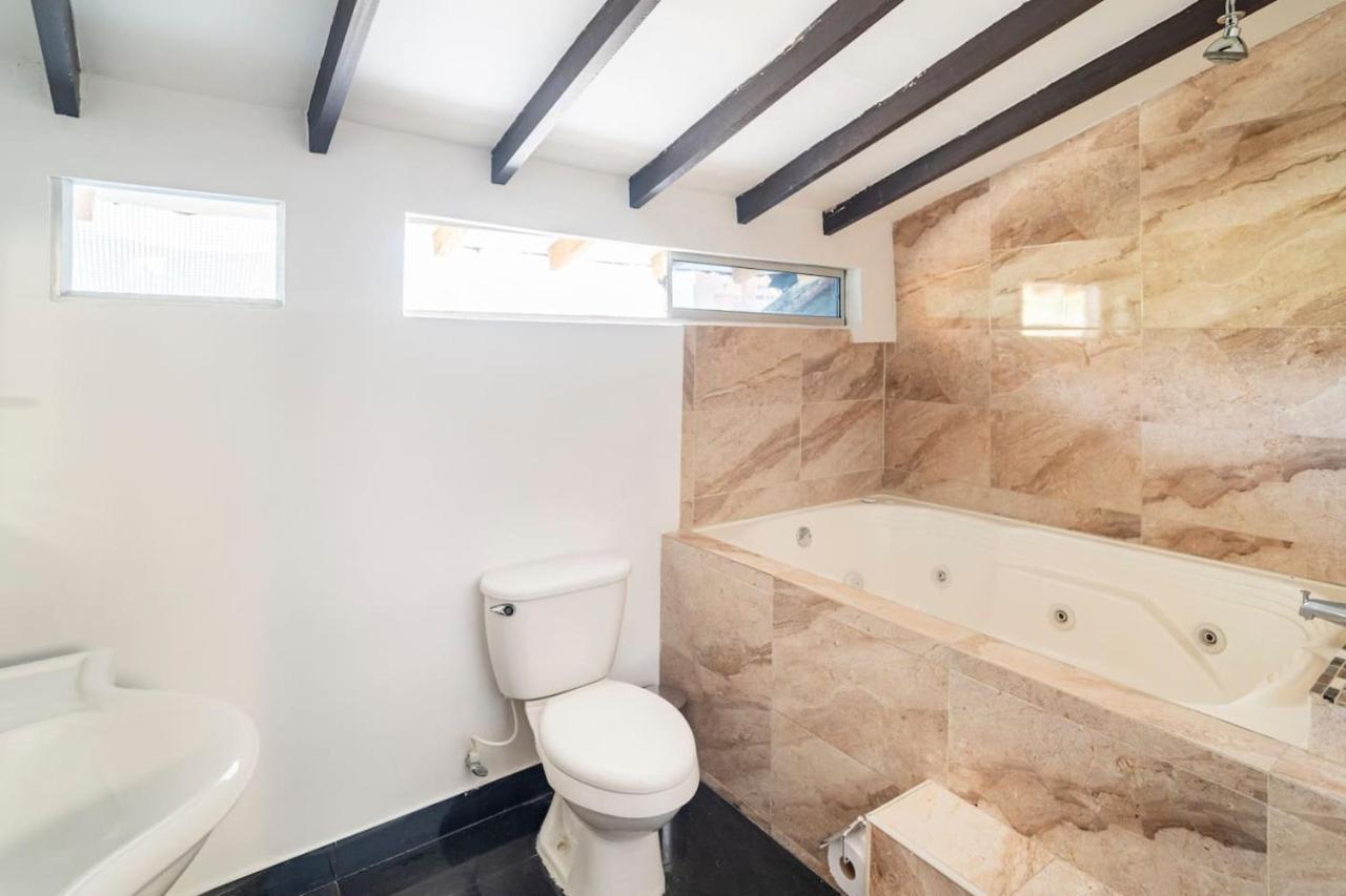 3 Story Penthouse With 2 Parking Spaces In Laureles Сasa de vacaciones