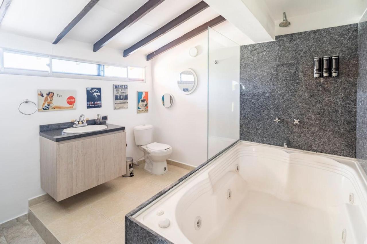 3 Story Penthouse With 2 Parking Spaces In Laureles *