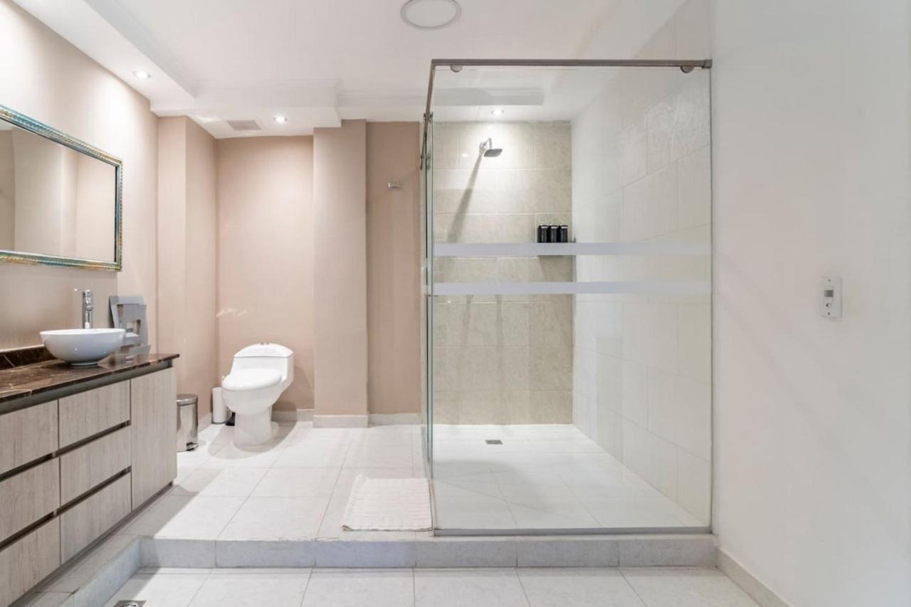 3 Story Penthouse With 2 Parking Spaces In Laureles Сasa de vacaciones Medellín