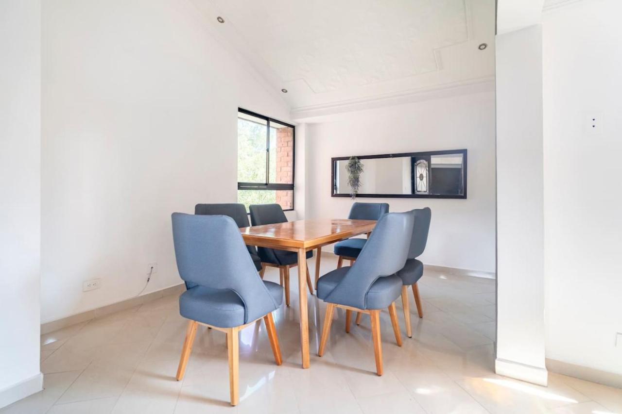Сasa de vacaciones 3 Story Penthouse With 2 Parking Spaces In Laureles Medellín