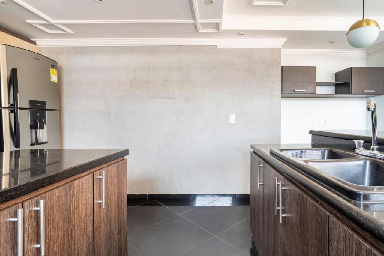 3 Story Penthouse With 2 Parking Spaces In Laureles Сasa de vacaciones