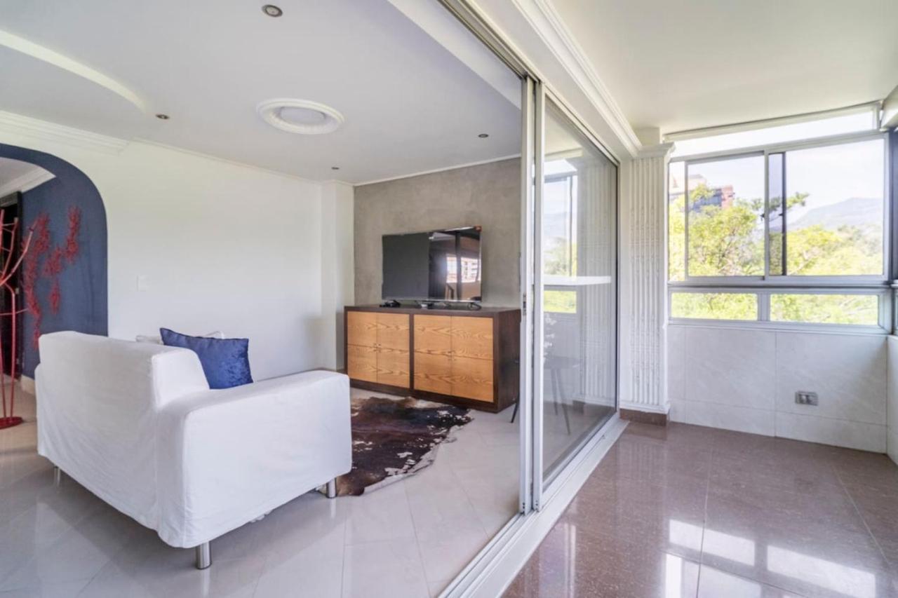 3 Story Penthouse With 2 Parking Spaces In Laureles *