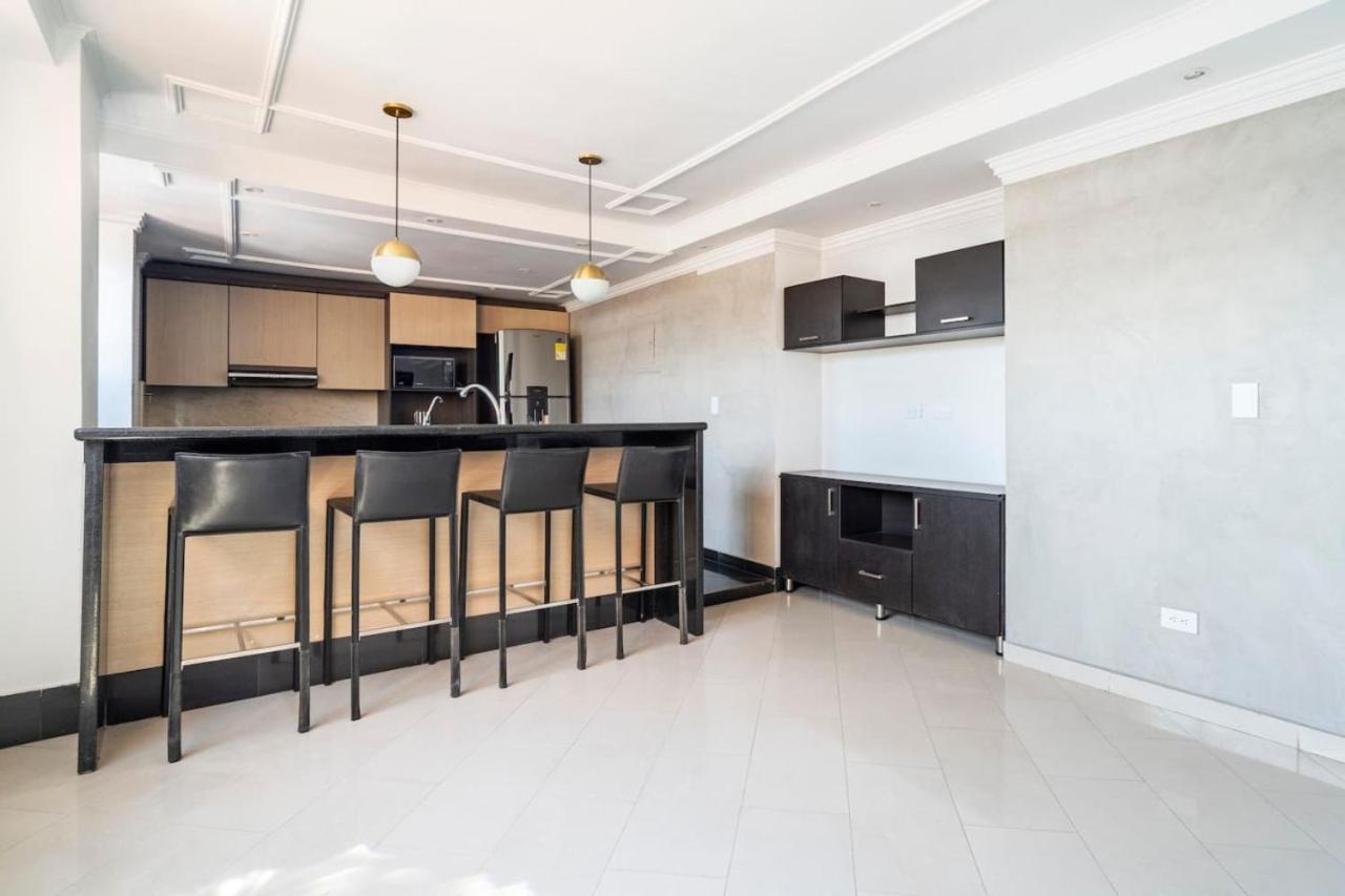 3 Story Penthouse With 2 Parking Spaces In Laureles Сasa de vacaciones Medellín