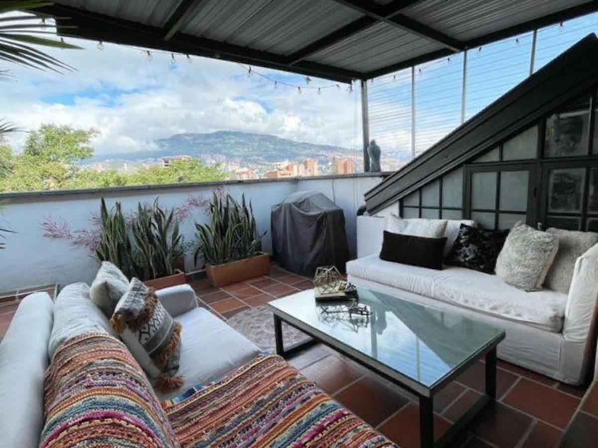 3 Story Penthouse With 2 Parking Spaces In Laureles *